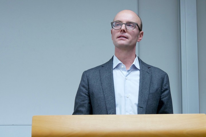 Prod. Dr. Moritz Renner during a lecture