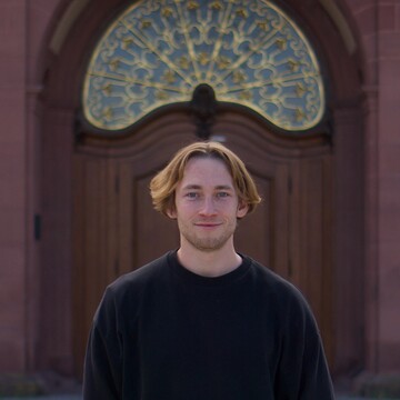Wissenschaftliche Hilfskraft Raimund Weidlich. Er trägt einen dunklen Pullover.