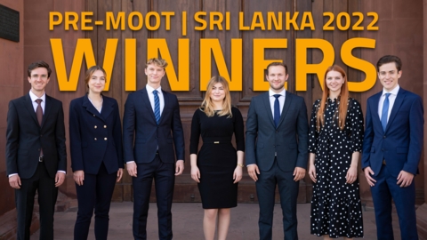 Eine Gruppe Studierender in Anzügen und Kleidern steht vor den Worten "Pre-Moot Sri Lanka 2022 Winners"