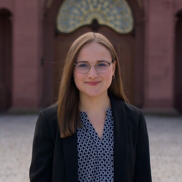 Amy Rossade, Energiejuristin (Univ. Jena)