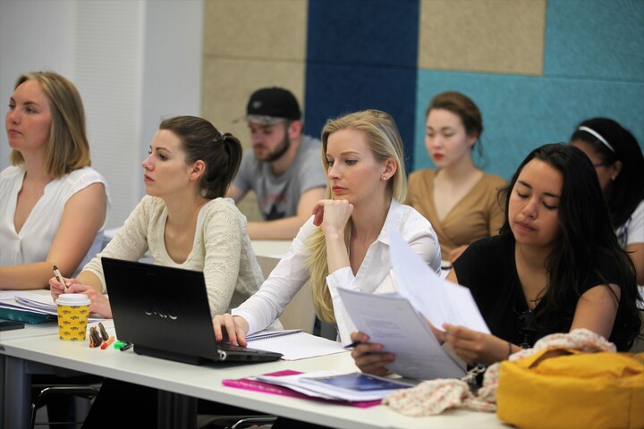 Studierende in einer Vorlesung