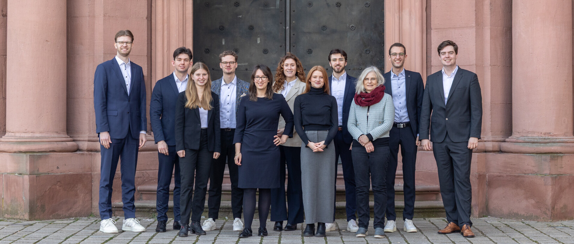 Gruppenbild des Lehrstuhl-Teams