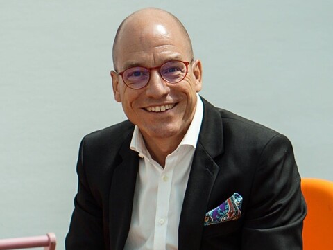 Markus Köhler in black suit smiling into camera