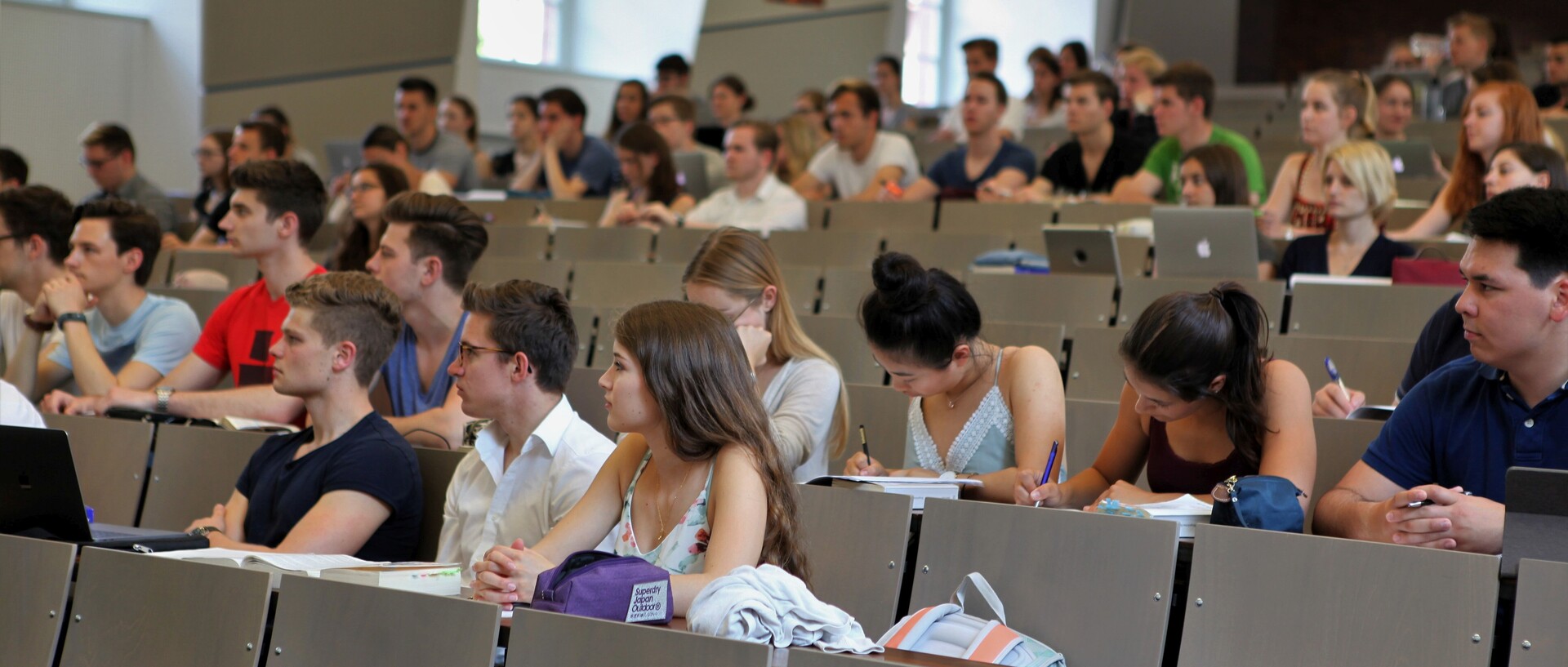 Studierende im Hörsaal