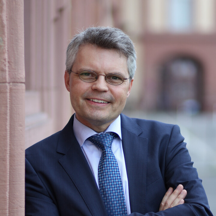 Ralf Müller-Terpitz in dark suit outside palace