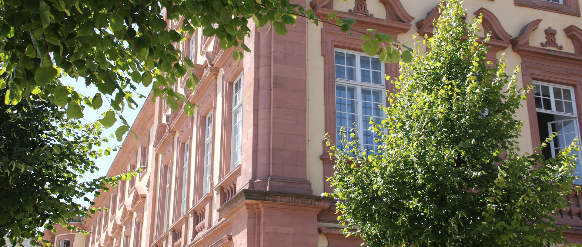 Westflügel der Universität Mannheim 