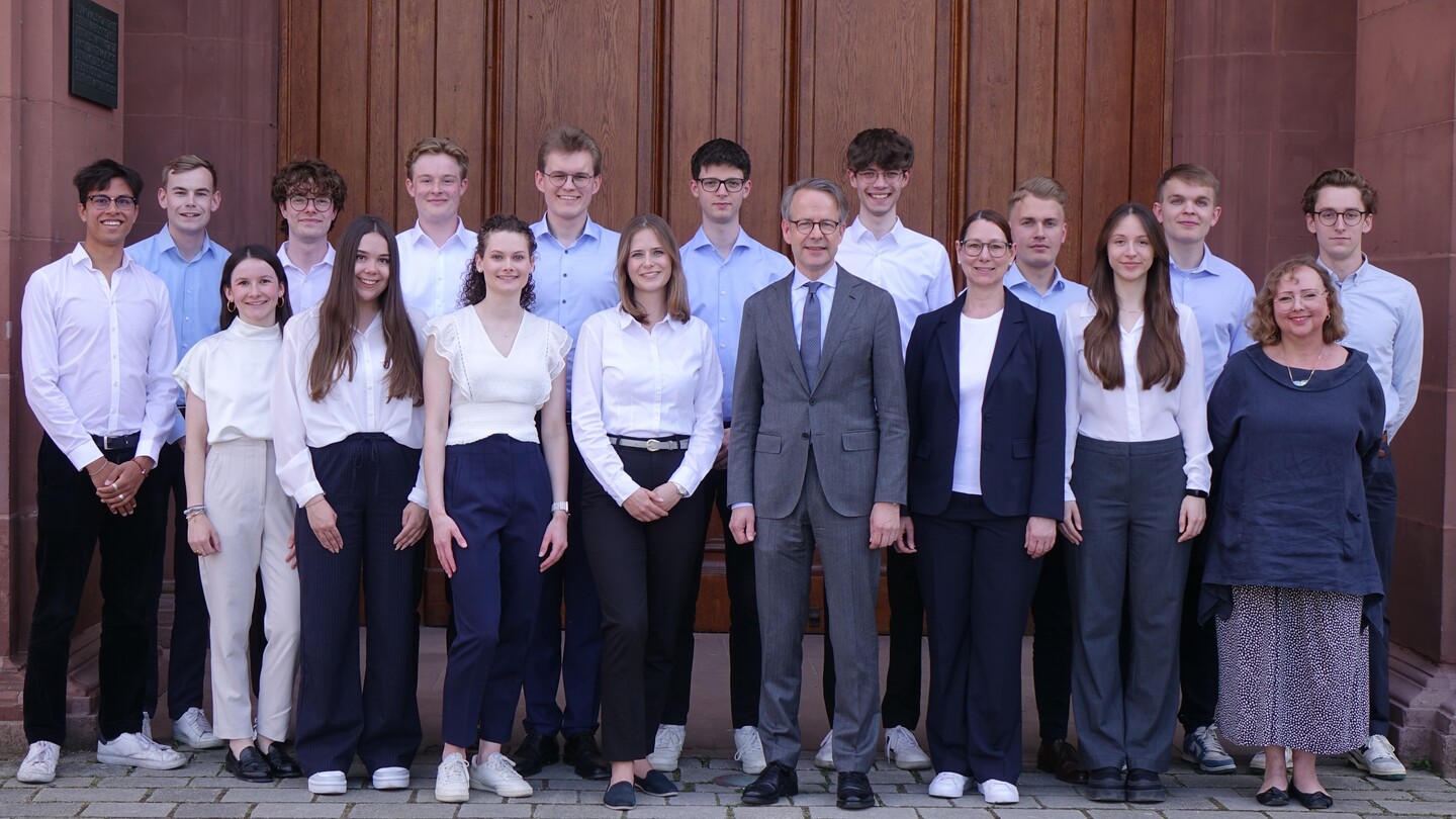 Gruppenfoto des Lehrstuhl-Teams 2025