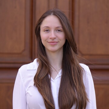 Emely Hand, LL.B.