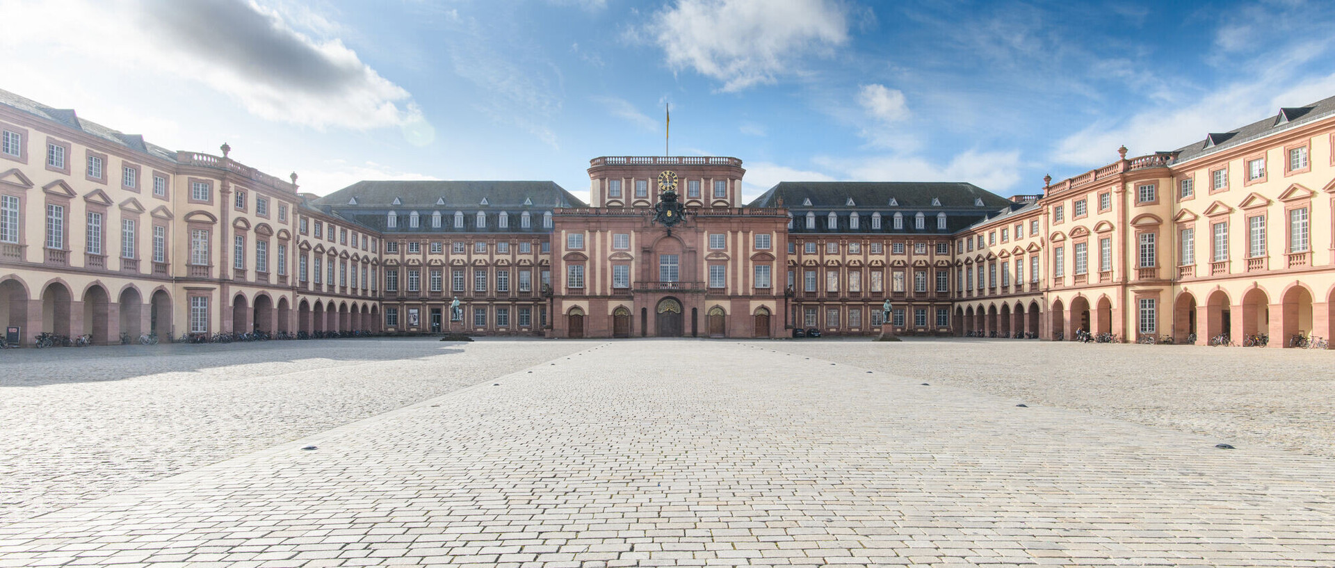 Ehrenhof Schloss Mannheim