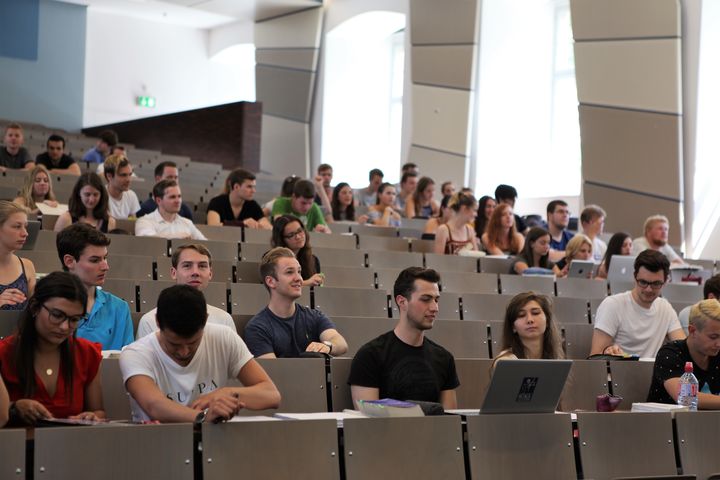 Studierende im Hörsaal