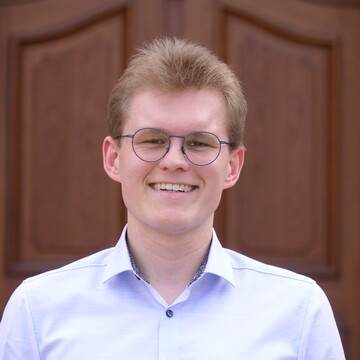 Florian Meyer, LL.B.